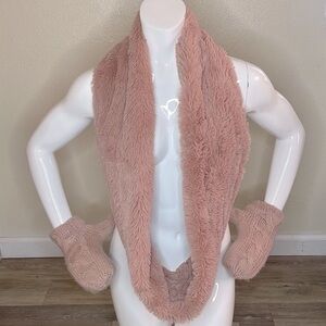 Faux fur scarf + mittens.